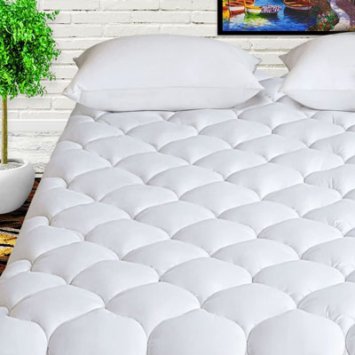 9. HARNY Queen Cotton Mattress Topper